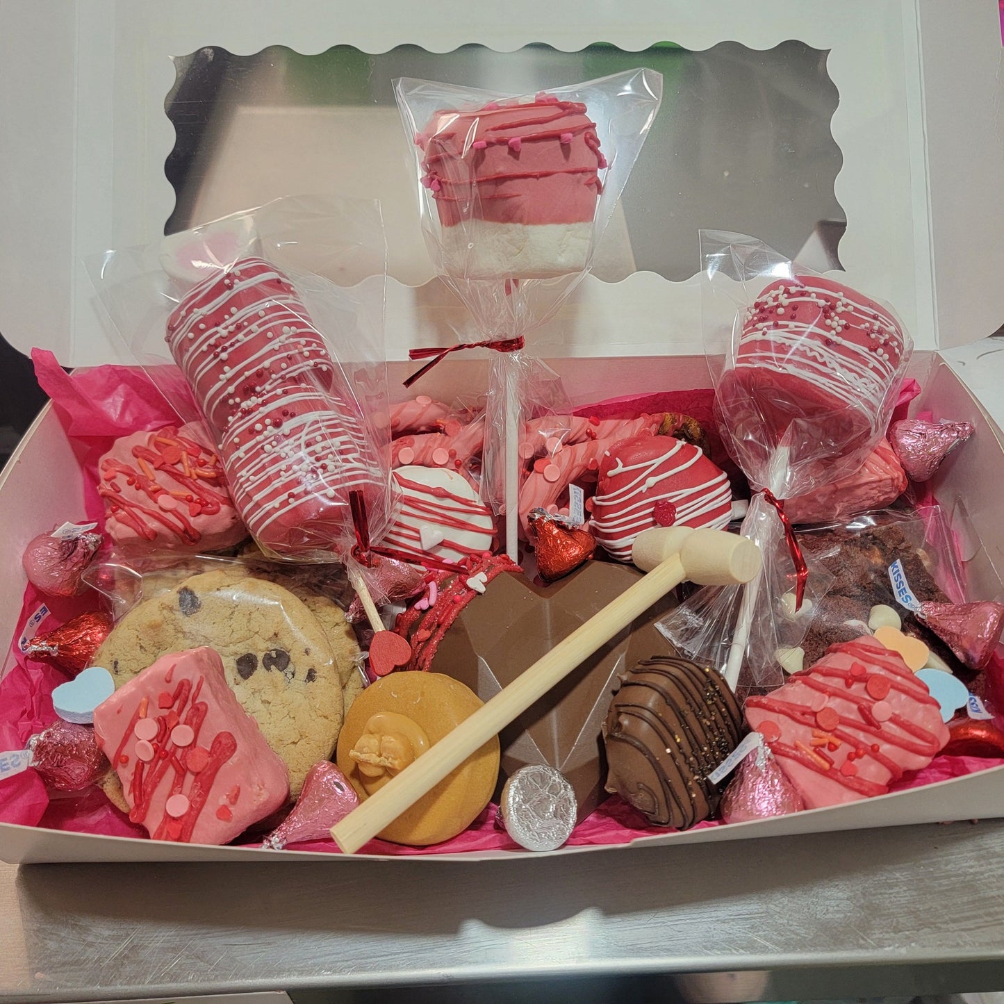 Valentine's Day Gift Basket for Couples 2026 – Handcrafted Smash Heart, Cookies, Truffles & Dipped Treats